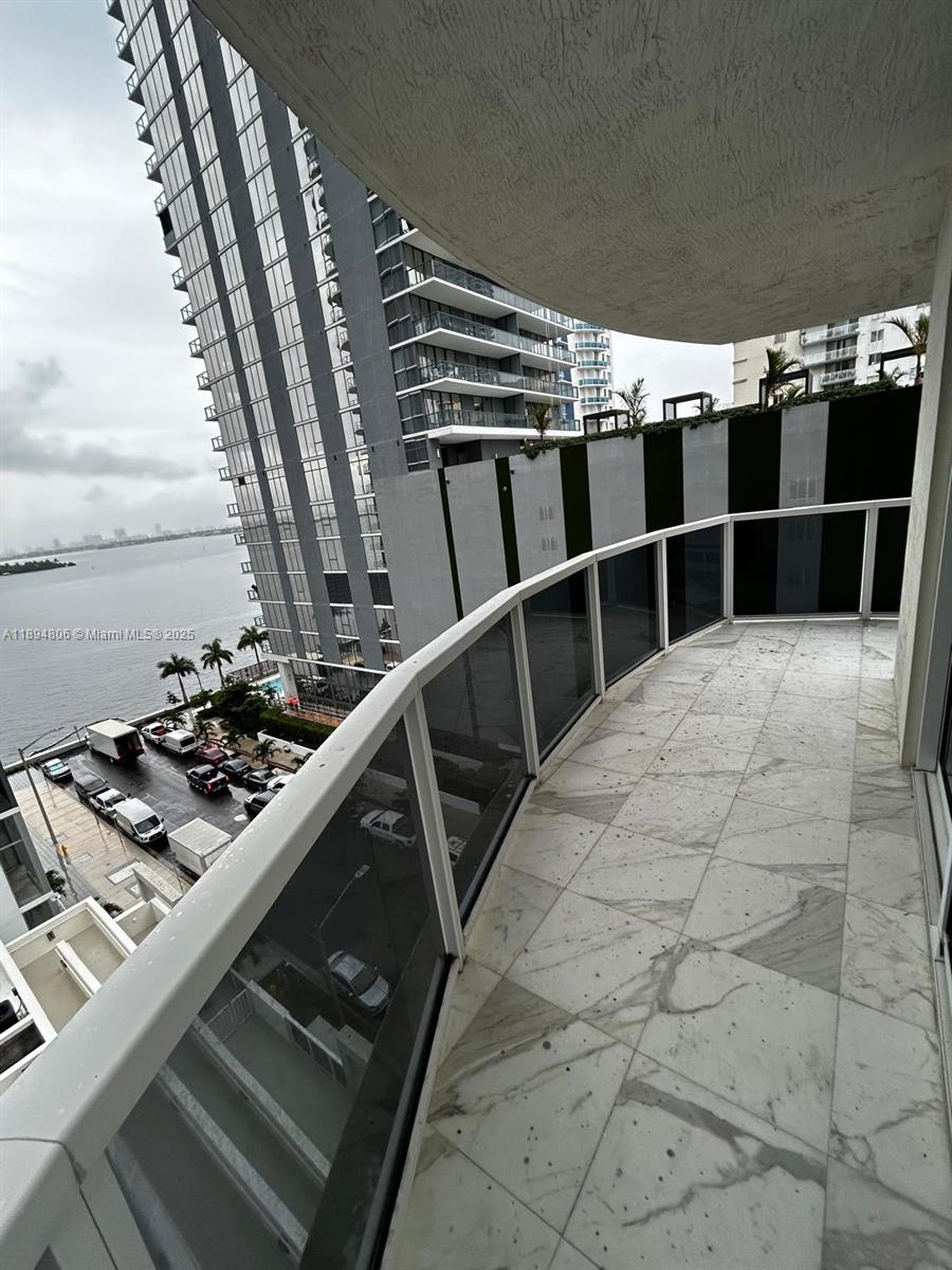 601 NE 23rd St #903, Miami FL 33137