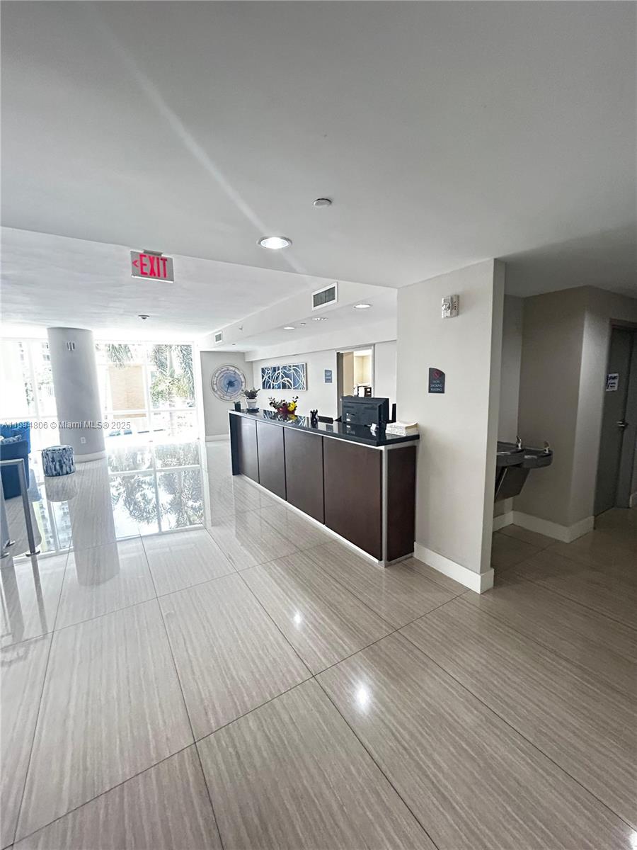 601 NE 23rd St #903, Miami FL 33137