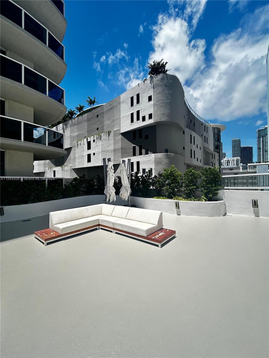601 NE 23rd St #903, Miami FL 33137