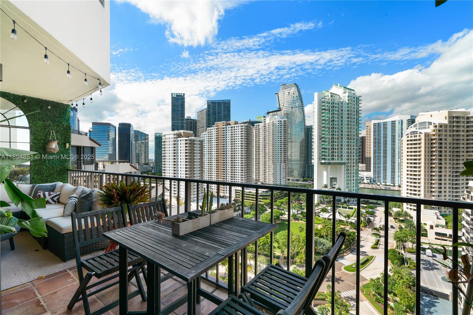 520 Brickell Key Dr #APH00, Miami FL 33131