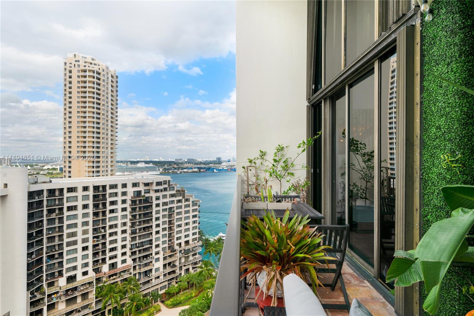 520 Brickell Key Dr #APH00, Miami FL 33131