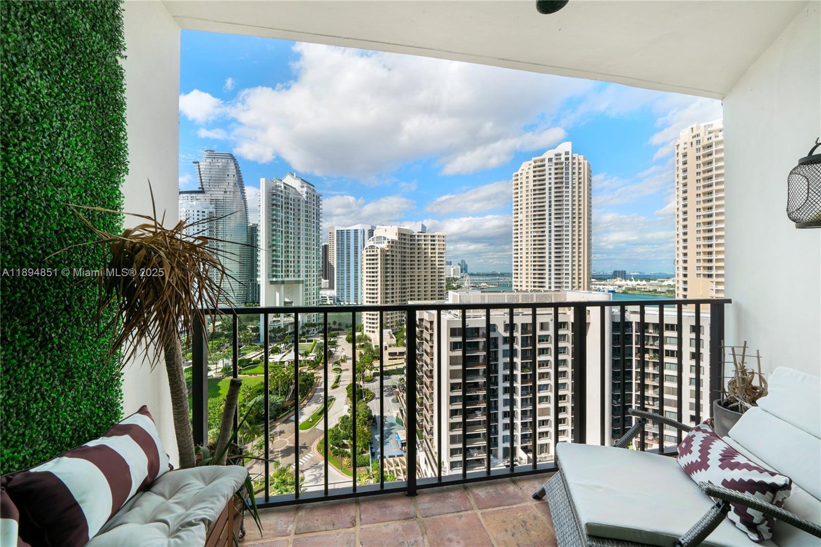 520 Brickell Key Dr #APH00, Miami FL 33131