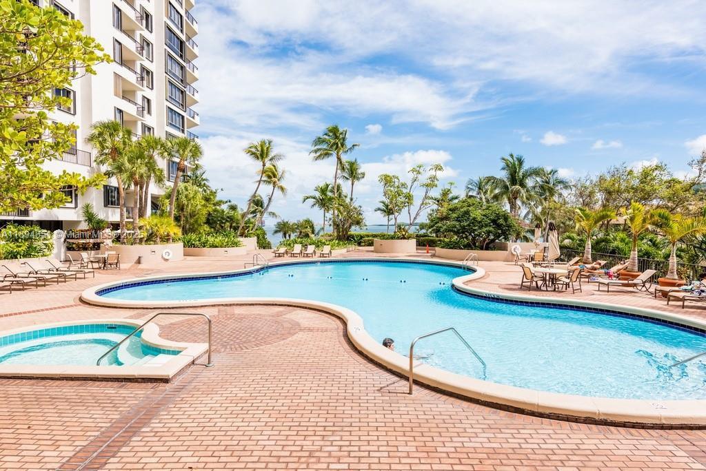 520 Brickell Key Dr #APH00, Miami FL 33131