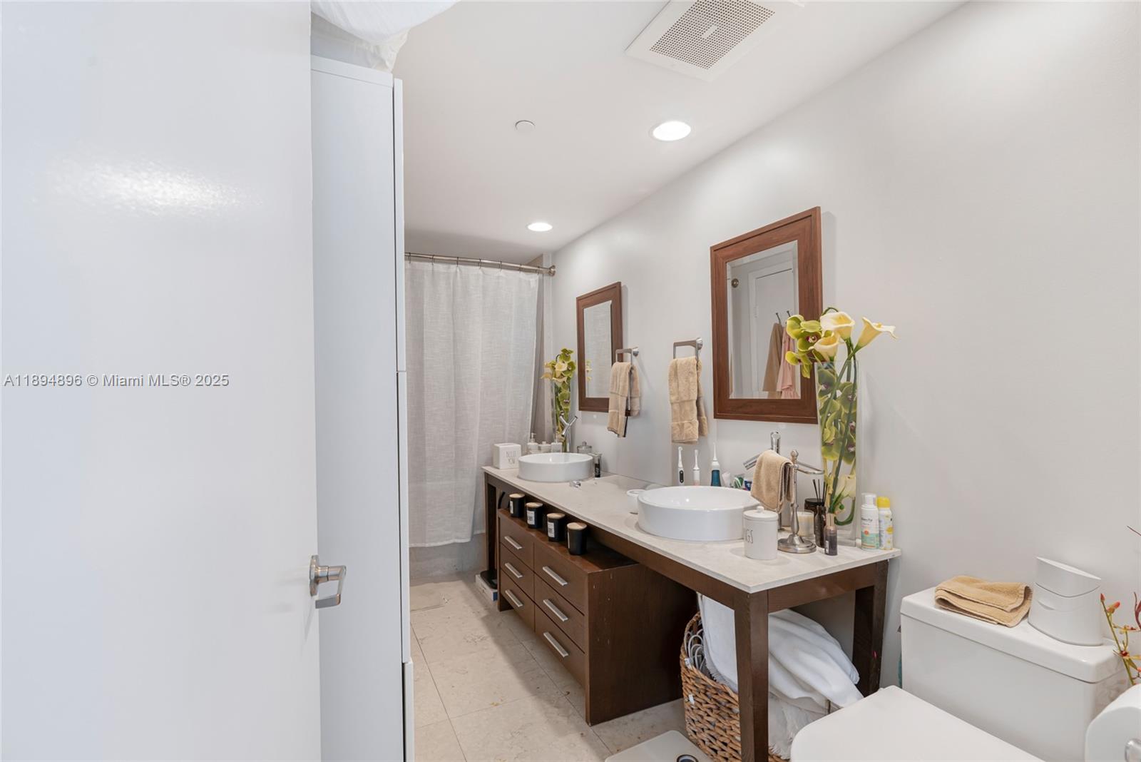 475 Brickell Ave #3111, Miami FL 33131