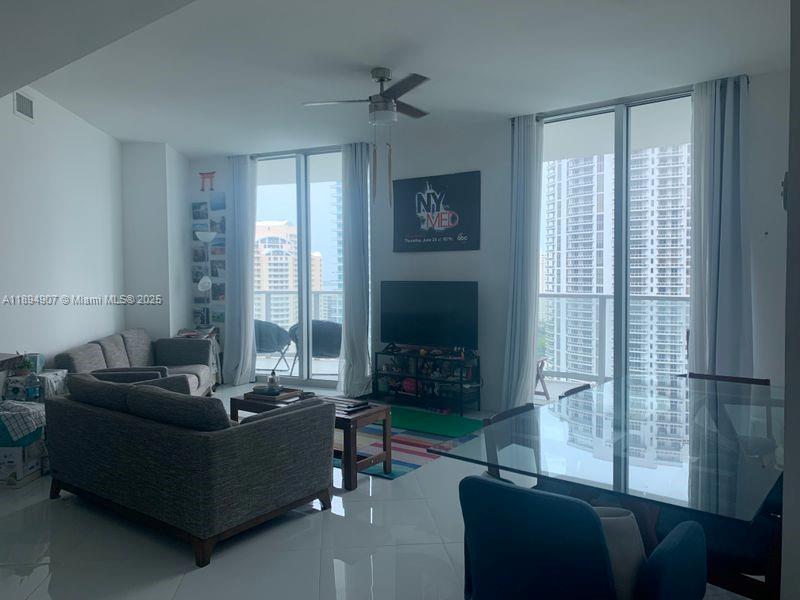 300 S Biscayne Blvd #T-1908, Miami FL 33131