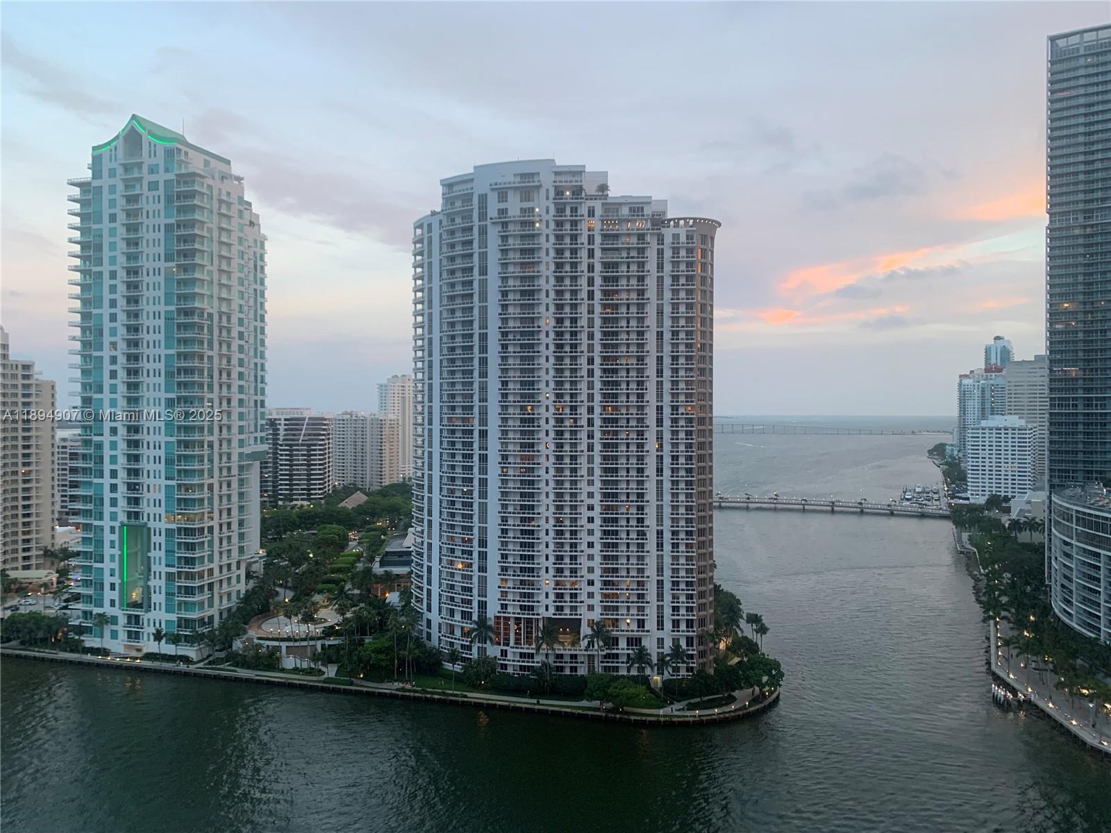 300 S Biscayne Blvd #T-1908, Miami FL 33131