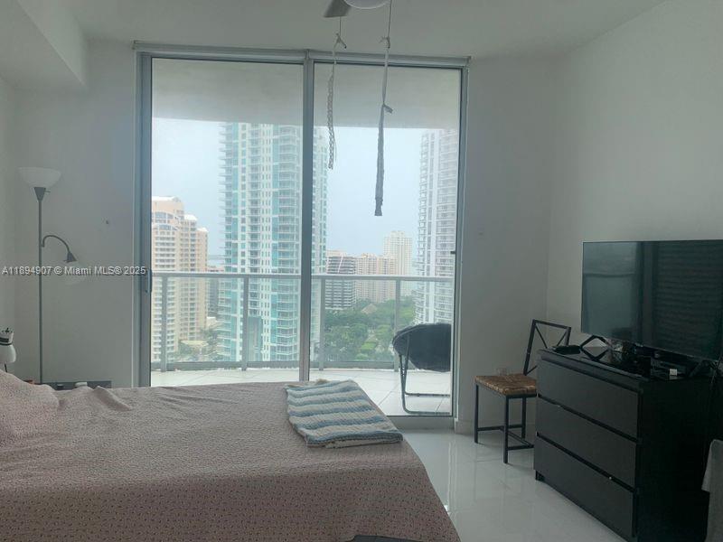 300 S Biscayne Blvd #T-1908, Miami FL 33131
