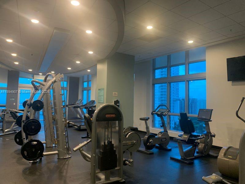 300 S Biscayne Blvd #T-1908, Miami FL 33131