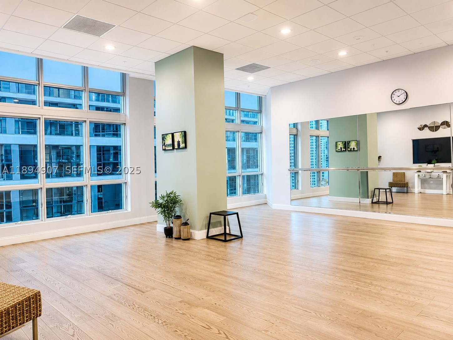 300 S Biscayne Blvd #T-1908, Miami FL 33131