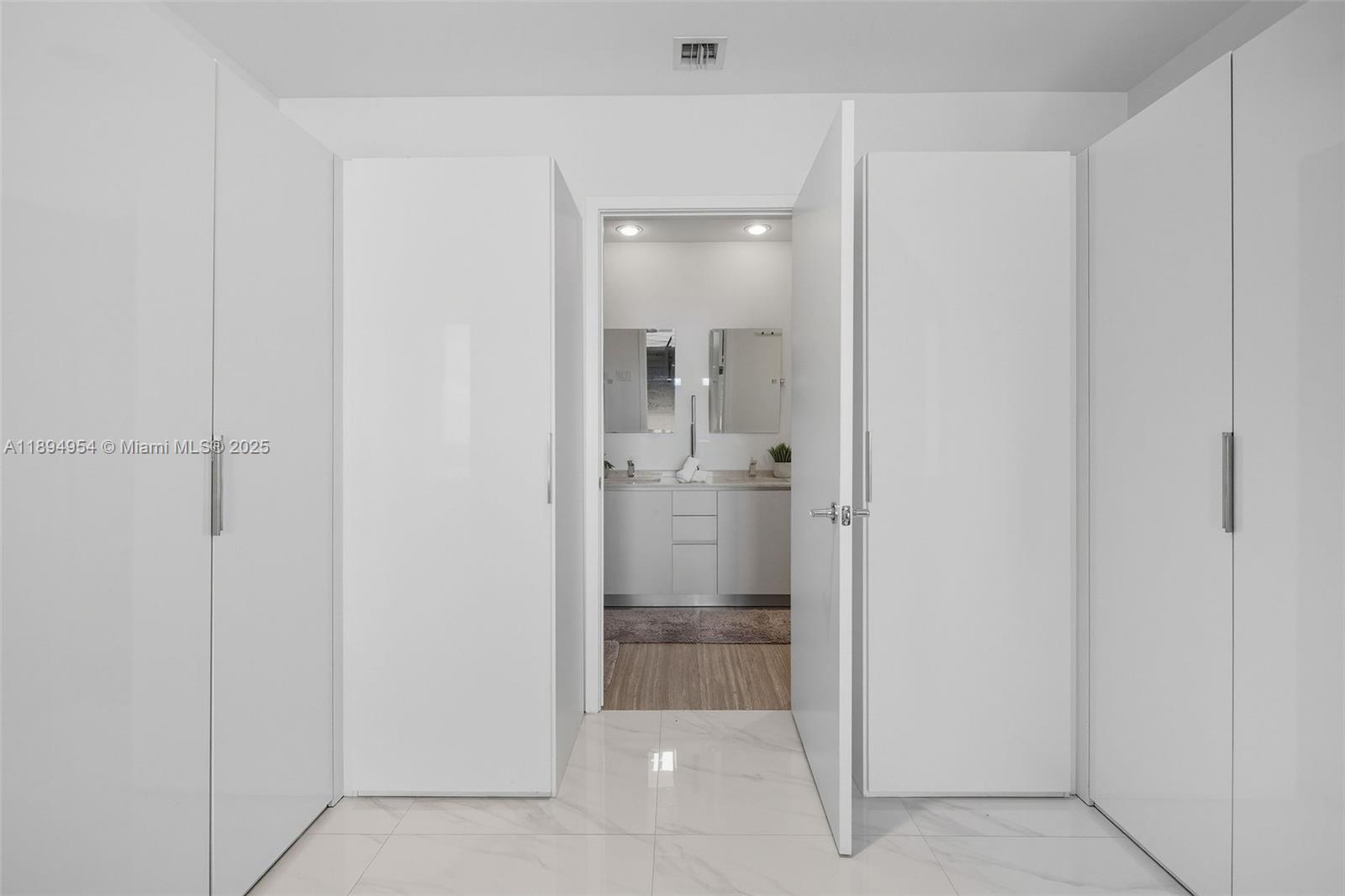 1010 Brickell Ave #4704, Miami FL 33131