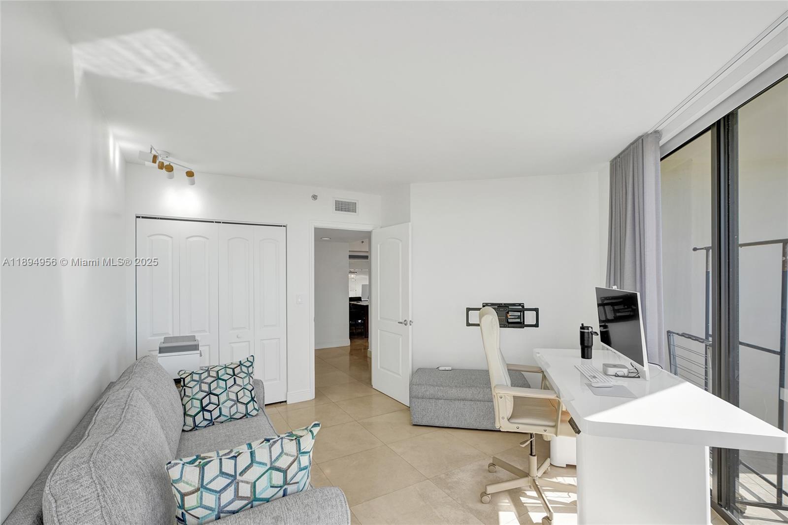 1000 E Island Blvd #1403, Aventura FL 33160