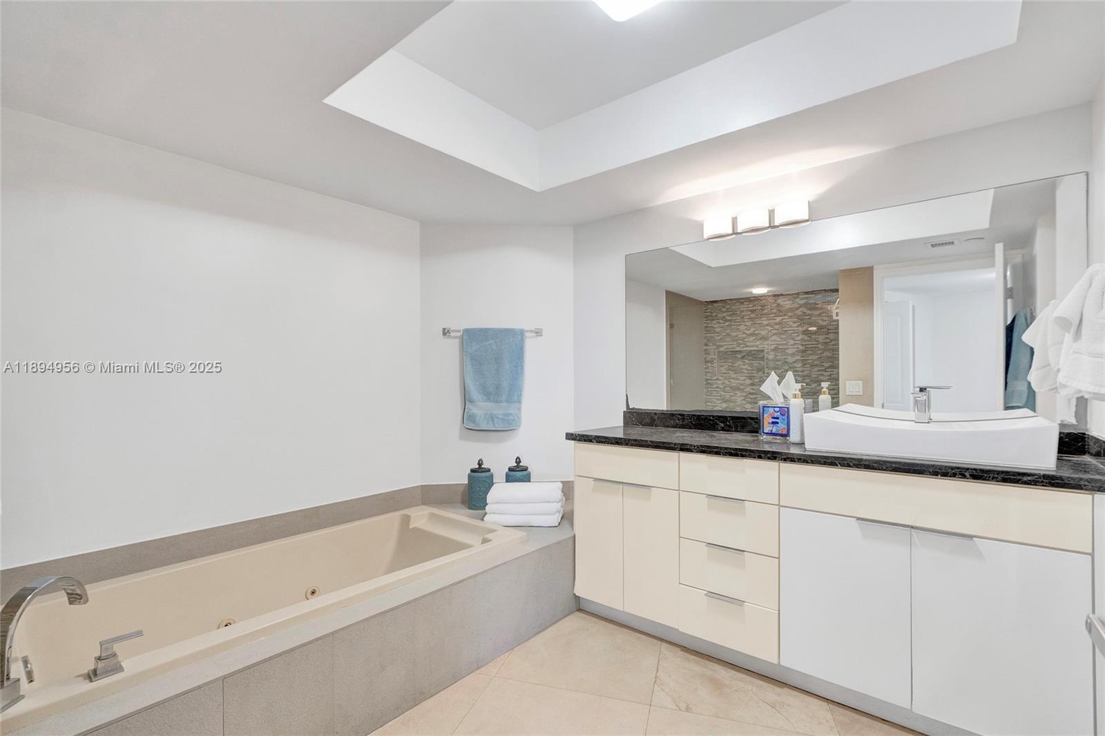 1000 E Island Blvd #1403, Aventura FL 33160