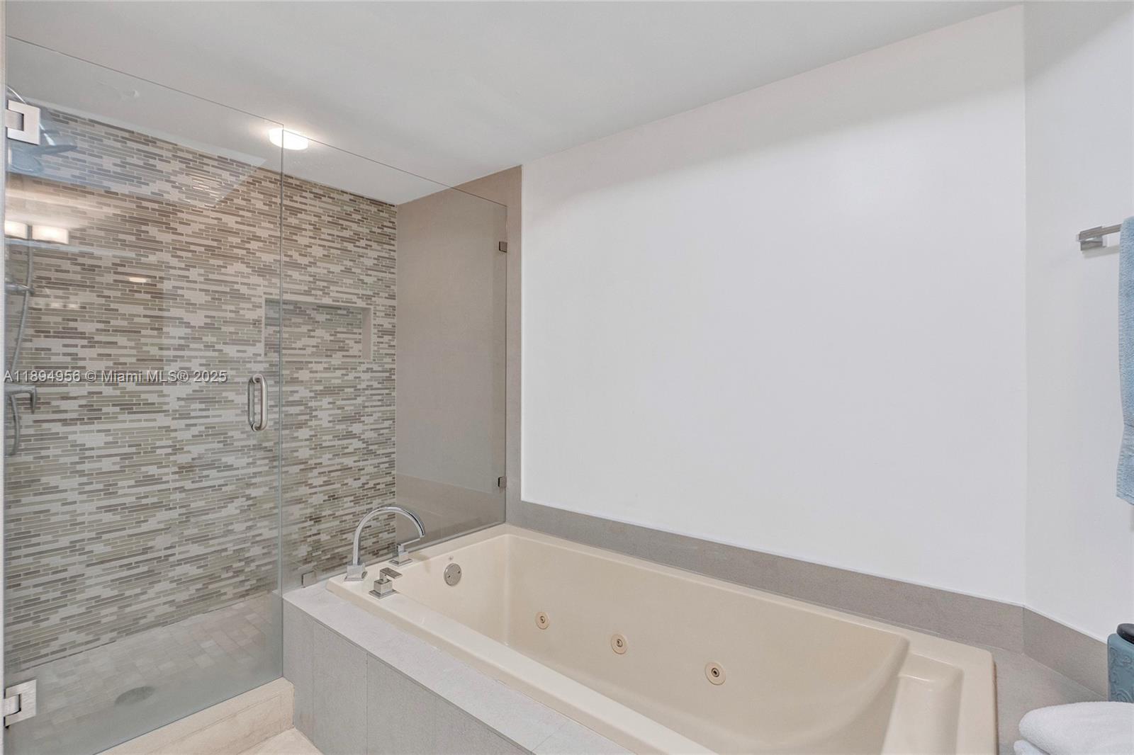1000 E Island Blvd #1403, Aventura FL 33160