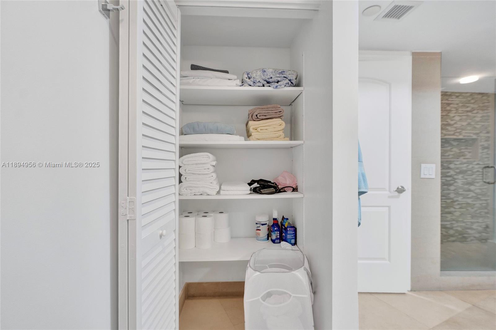 1000 E Island Blvd #1403, Aventura FL 33160