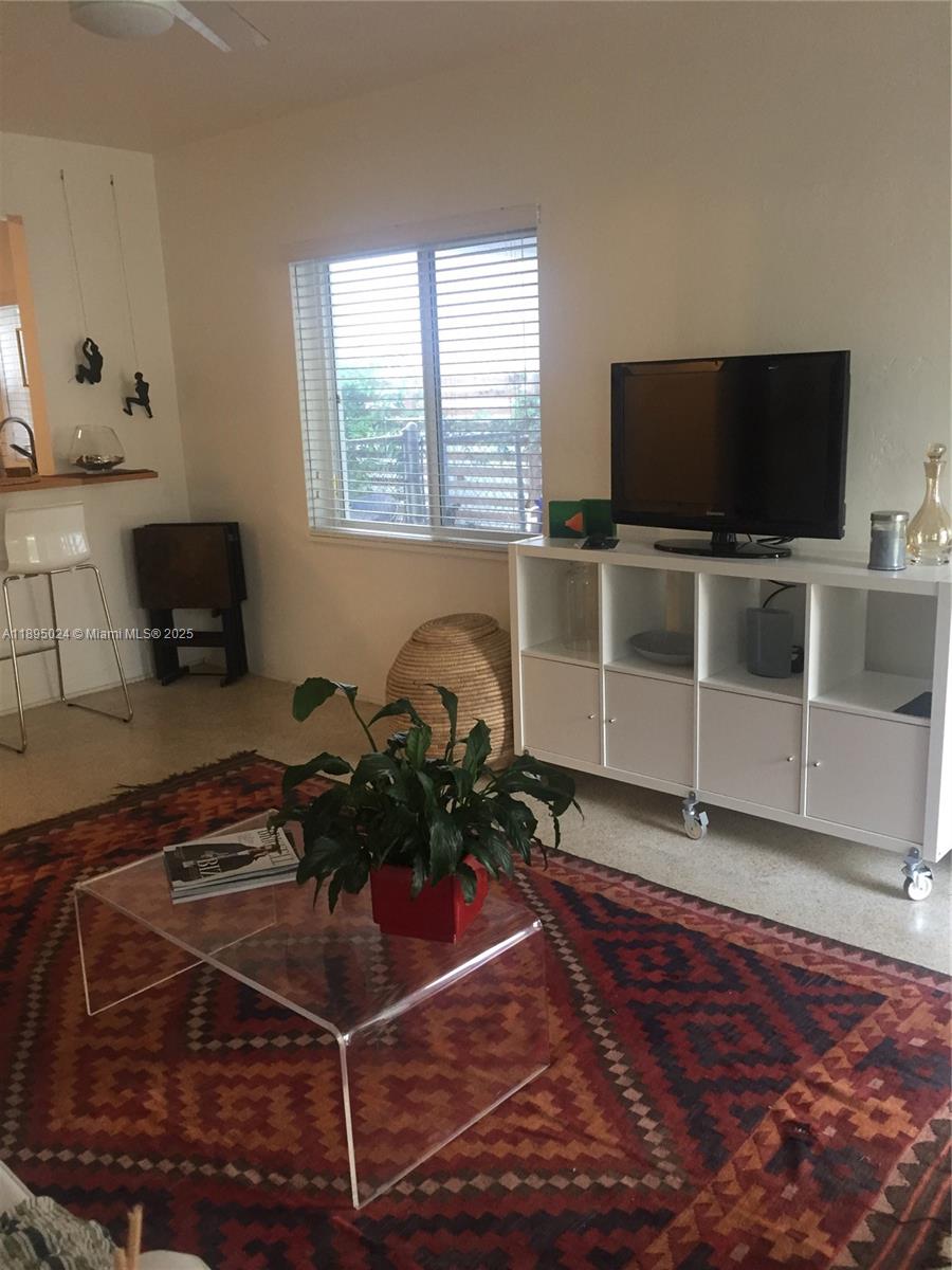 1160 SW 22nd terrace #2, Miami FL 33129