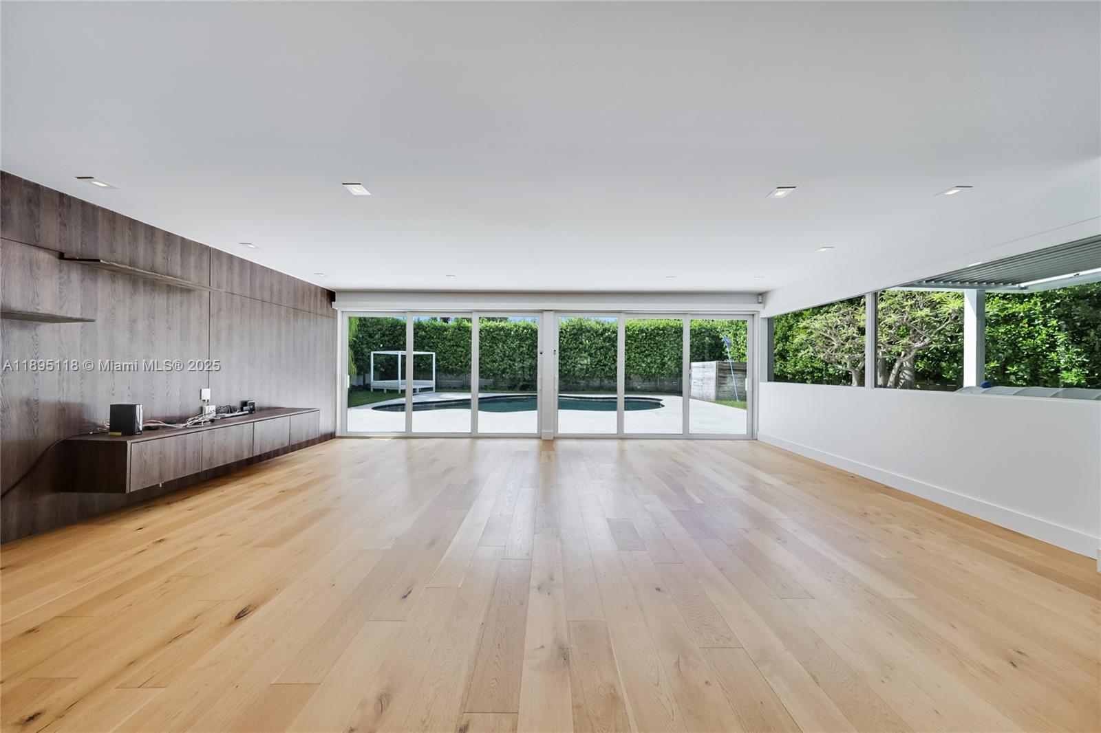 5244 Alton Rd, Miami Beach FL 33140