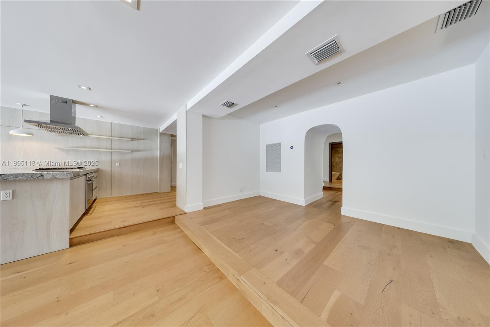 5244 Alton Rd, Miami Beach FL 33140