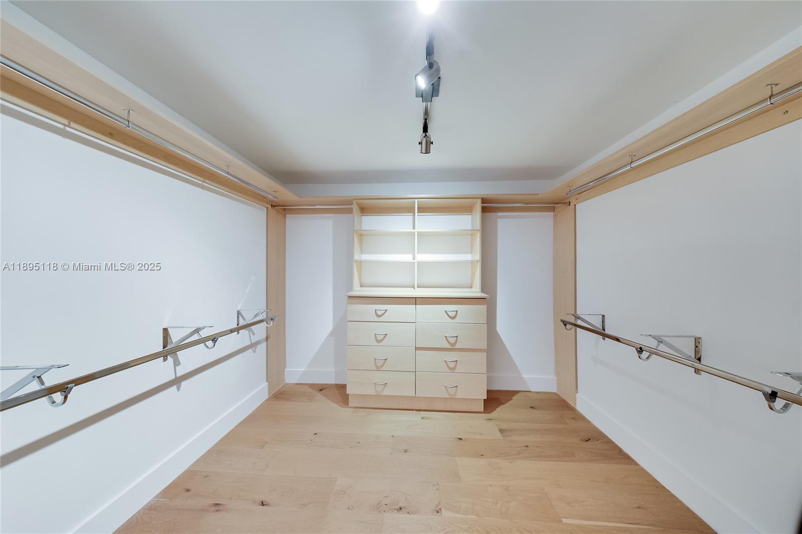 5244 Alton Rd, Miami Beach FL 33140
