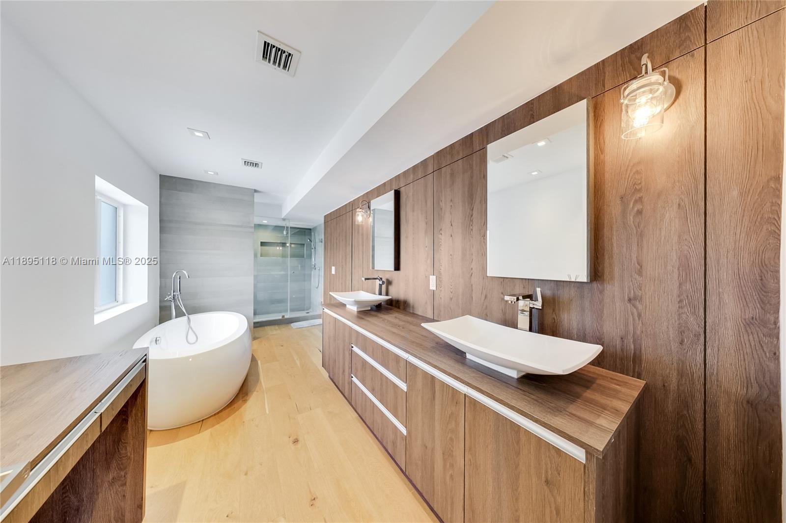 5244 Alton Rd, Miami Beach FL 33140