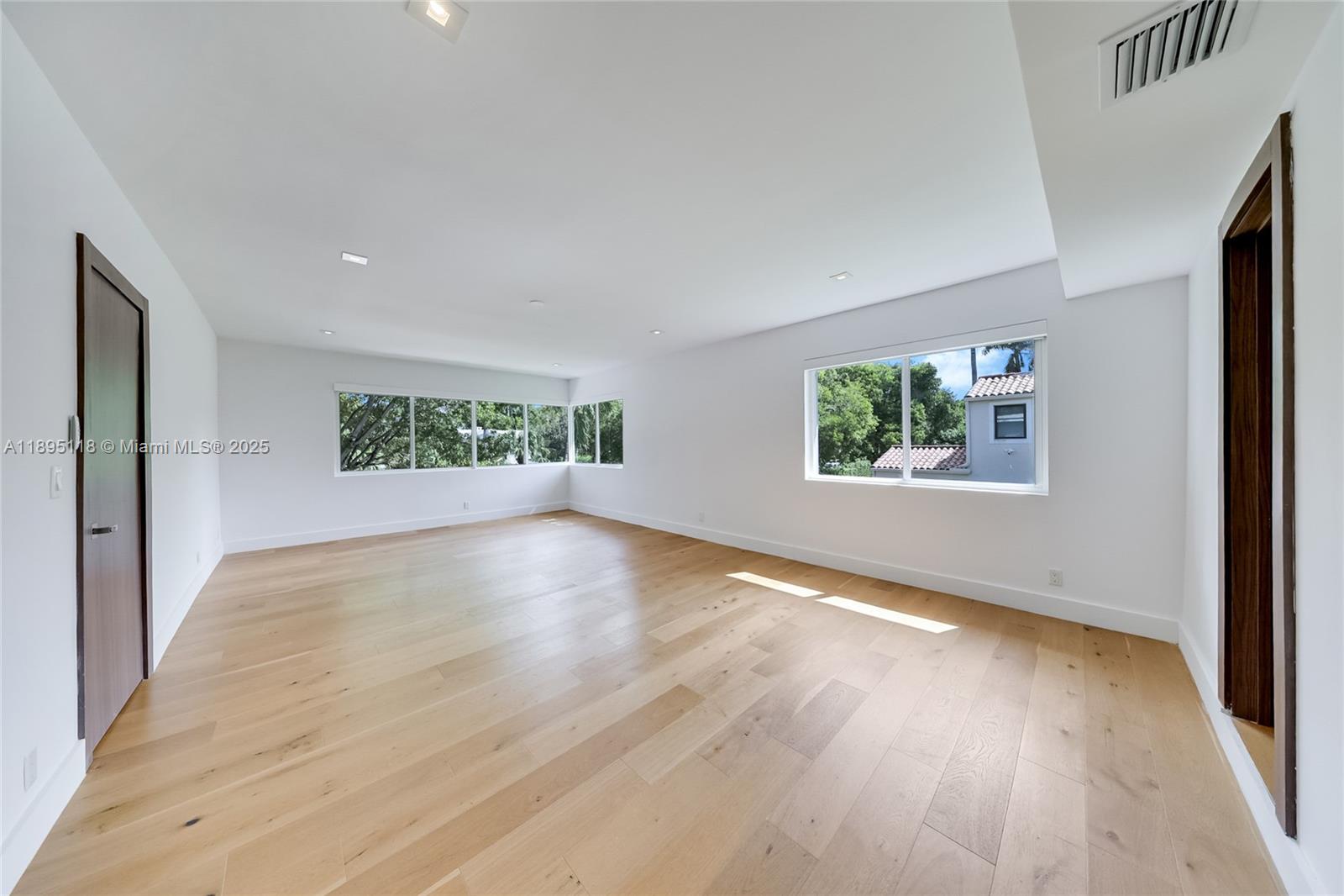 5244 Alton Rd, Miami Beach FL 33140