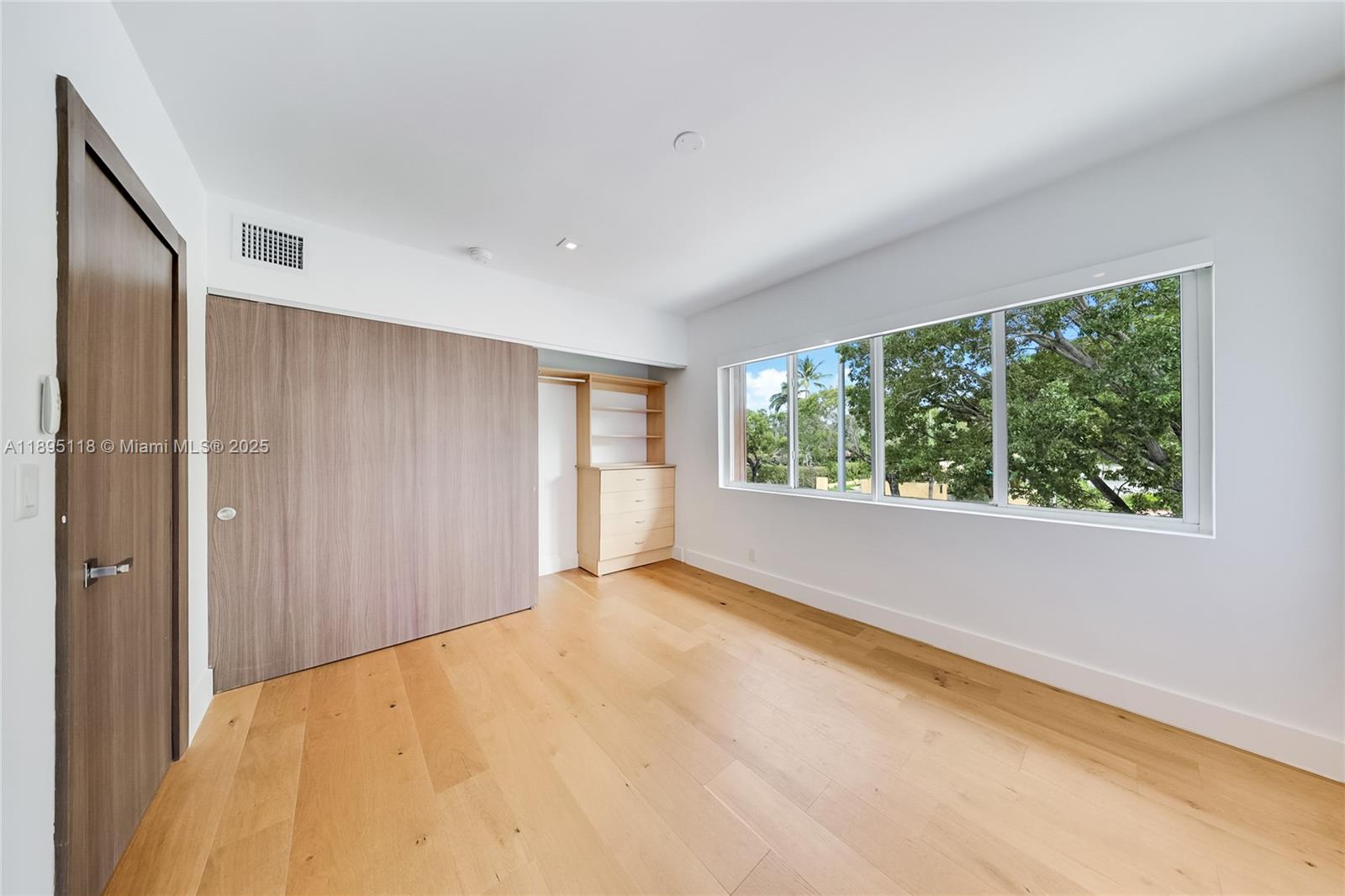 5244 Alton Rd, Miami Beach FL 33140