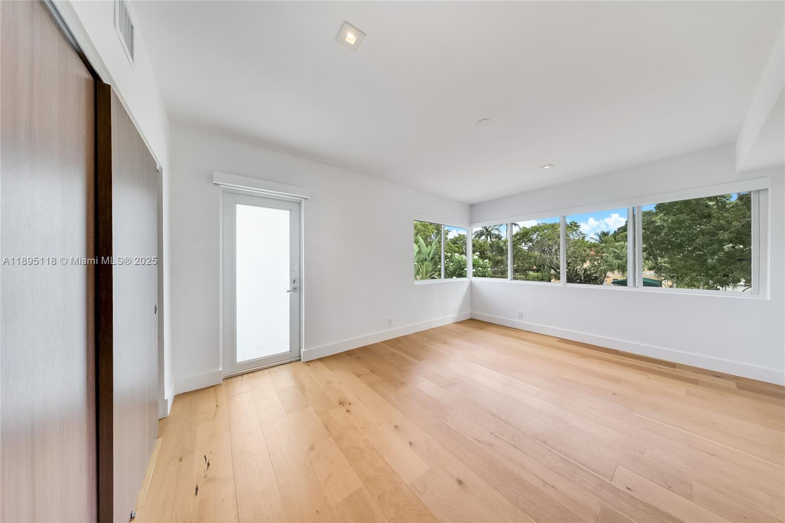 5244 Alton Rd, Miami Beach FL 33140