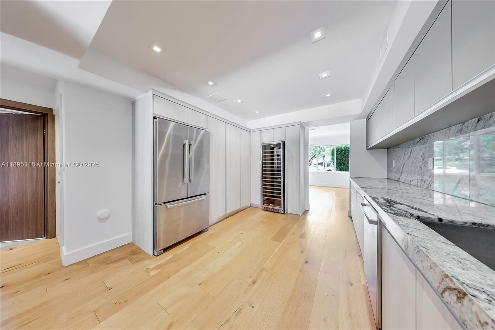 5244 Alton Rd, Miami Beach FL 33140