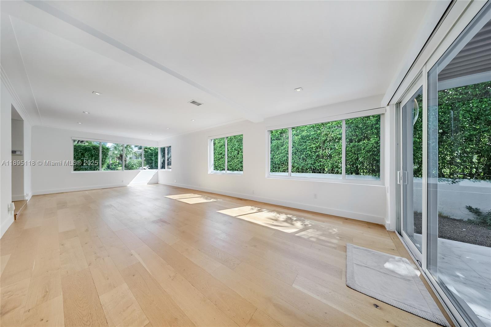 5244 Alton Rd, Miami Beach FL 33140