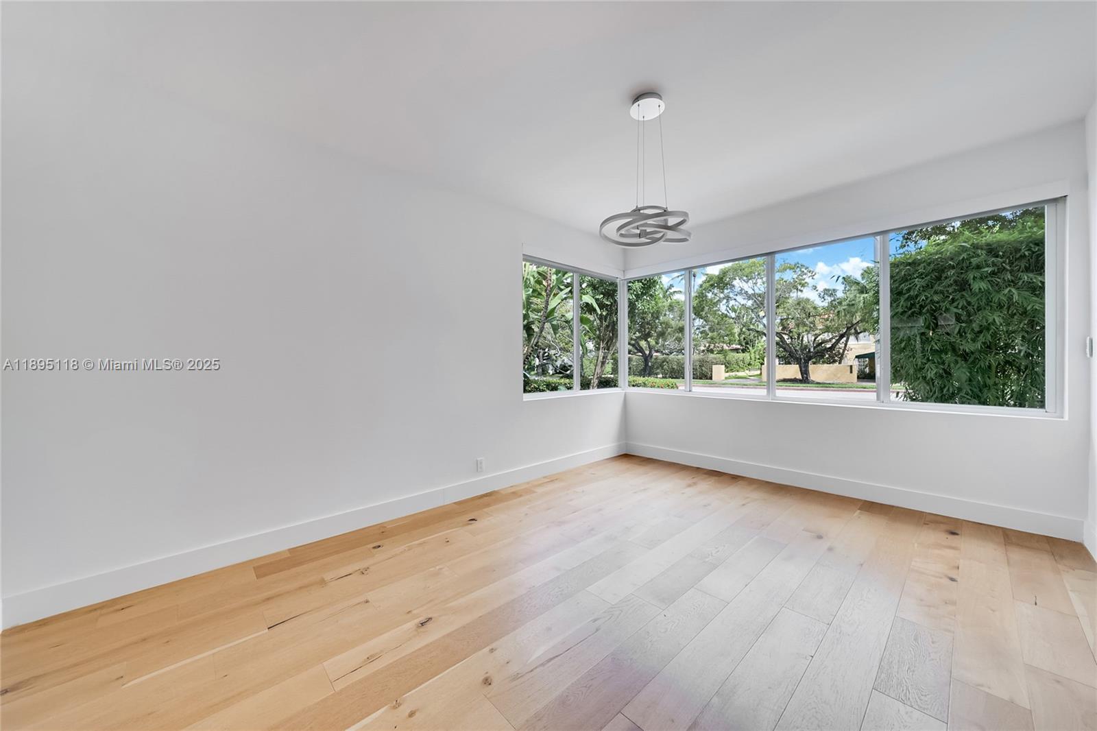 5244 Alton Rd, Miami Beach FL 33140