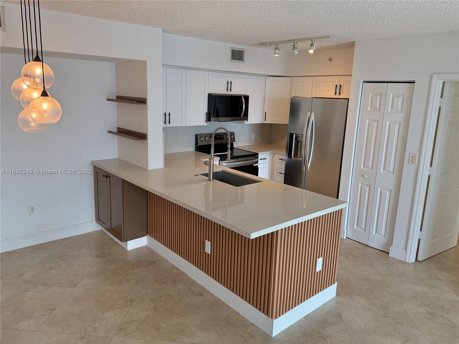 1155 Brickell Bay Dr #2208, Miami FL 33131