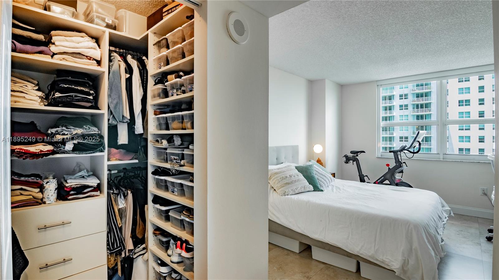 1155 Brickell Bay Dr #2208, Miami FL 33131