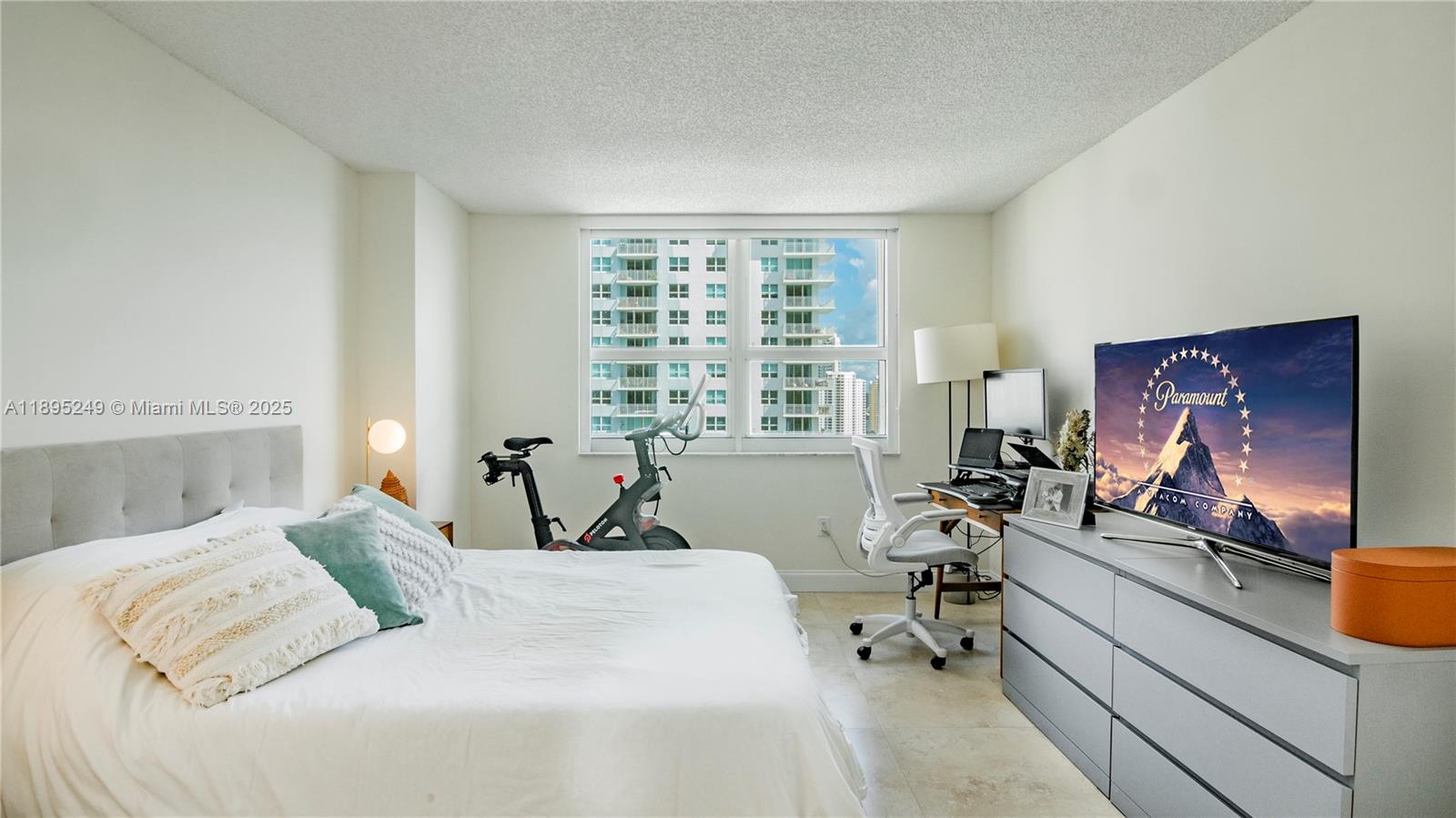 1155 Brickell Bay Dr #2208, Miami FL 33131
