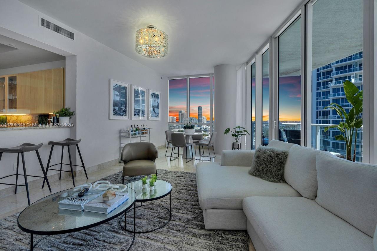 100 S Pointe Dr #2208, Miami Beach FL 33139