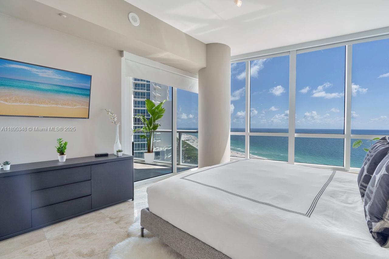 100 S Pointe Dr #2208, Miami Beach FL 33139