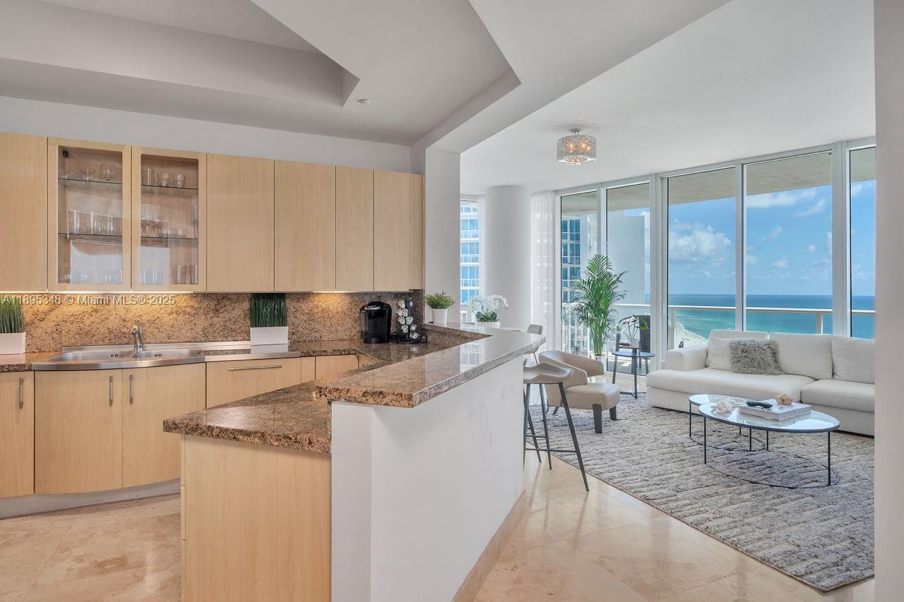 100 S Pointe Dr #2208, Miami Beach FL 33139