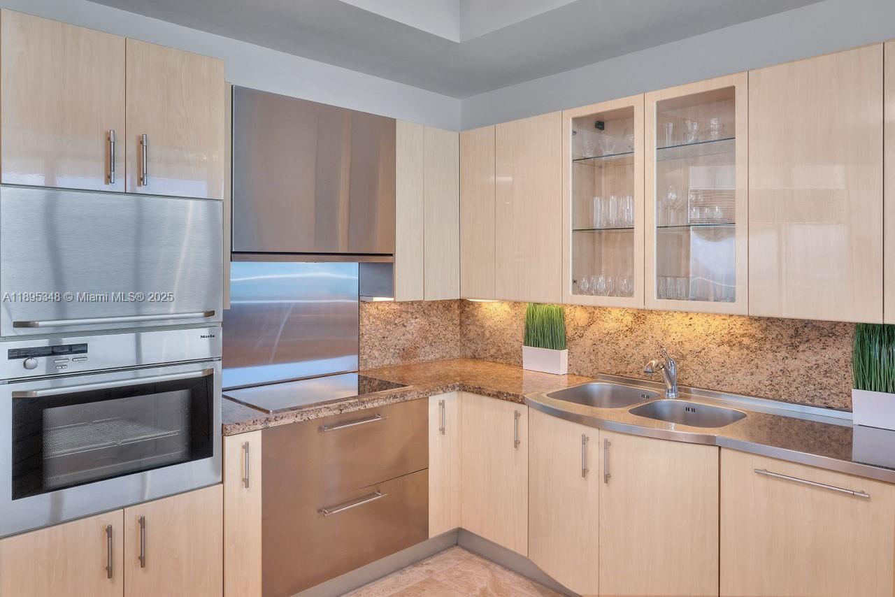 100 S Pointe Dr #2208, Miami Beach FL 33139