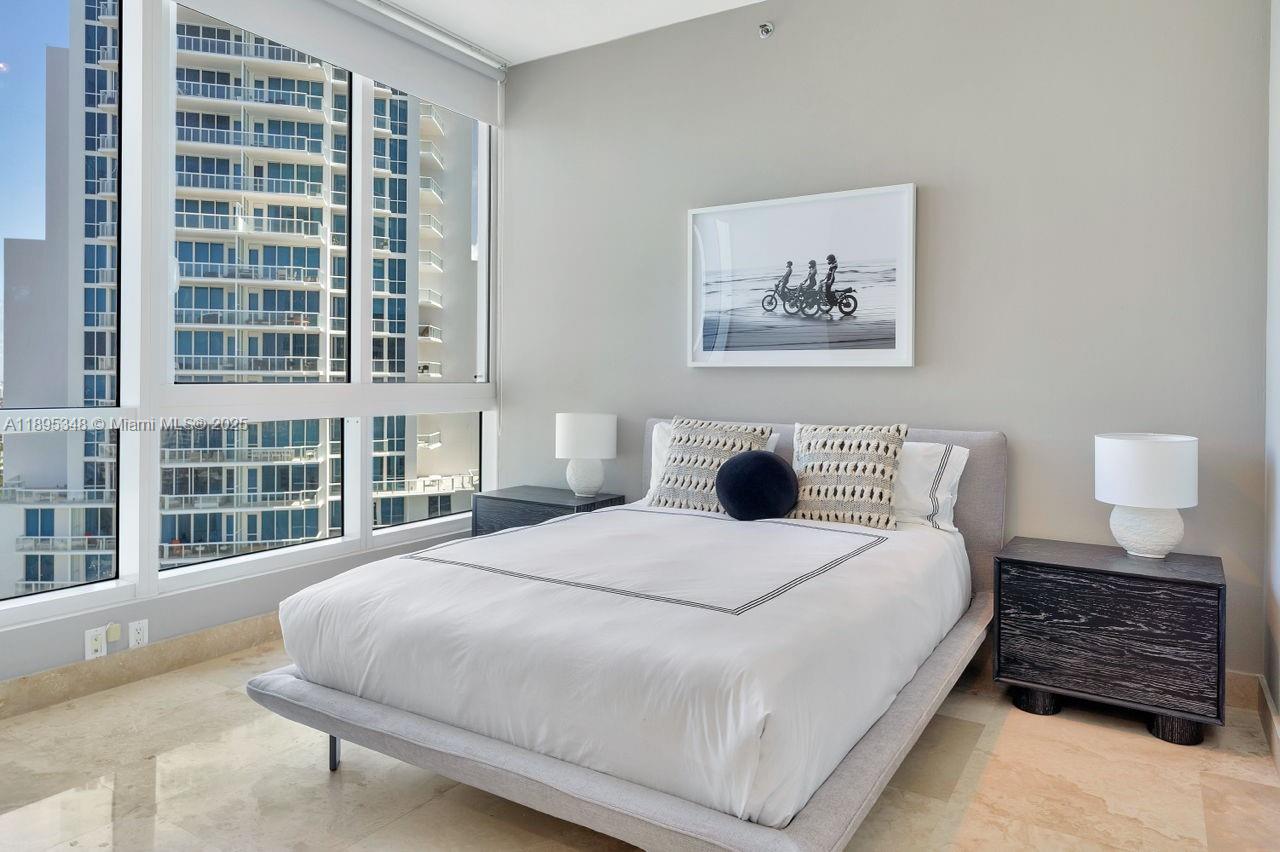 100 S Pointe Dr #2208, Miami Beach FL 33139