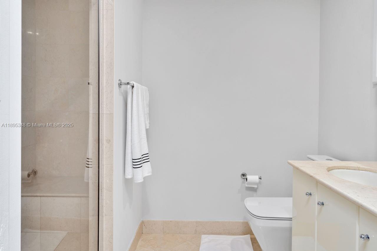 100 S Pointe Dr #2208, Miami Beach FL 33139