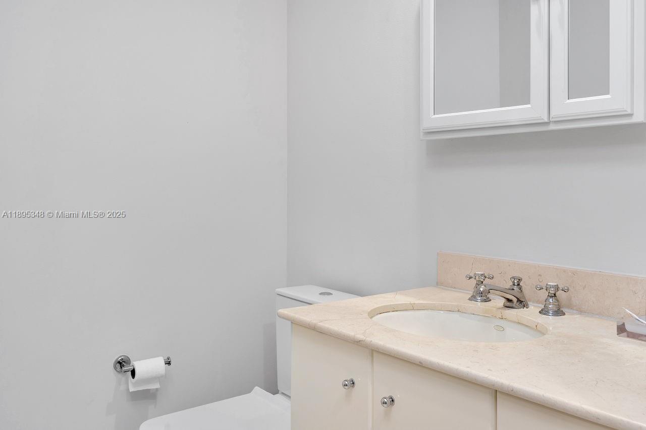 100 S Pointe Dr #2208, Miami Beach FL 33139