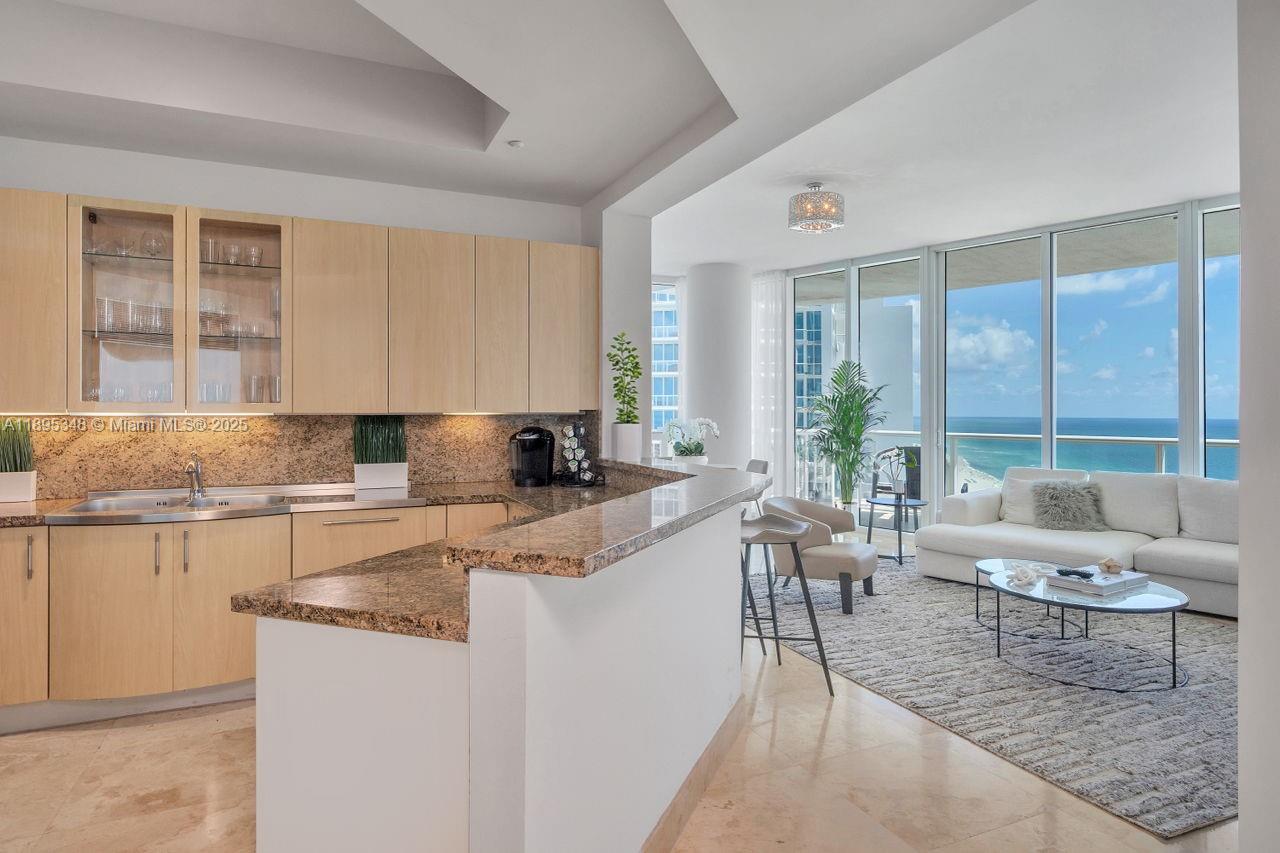 100 S Pointe Dr #2208, Miami Beach FL 33139
