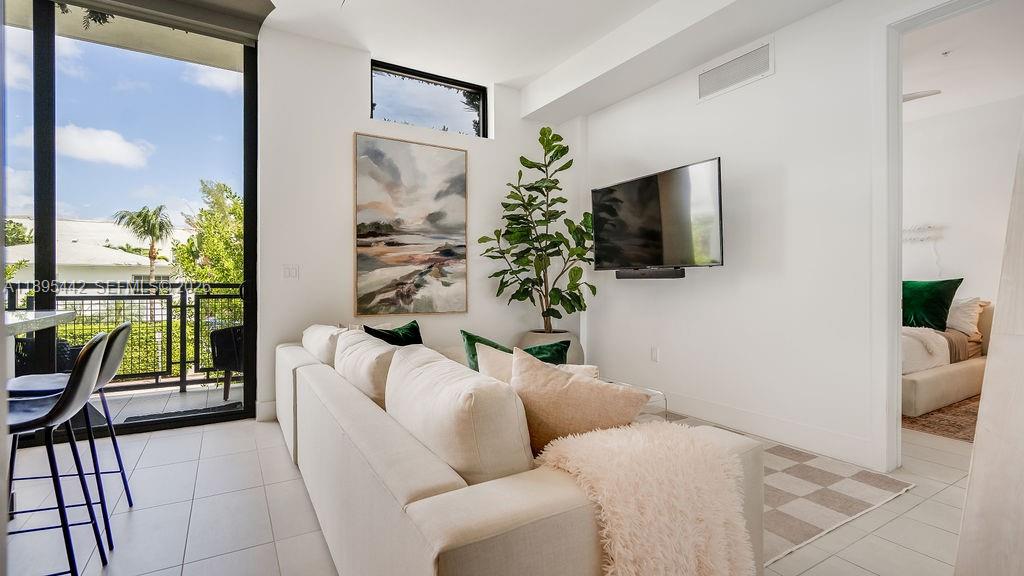 1030 15th St #201, Miami Beach FL 33139
