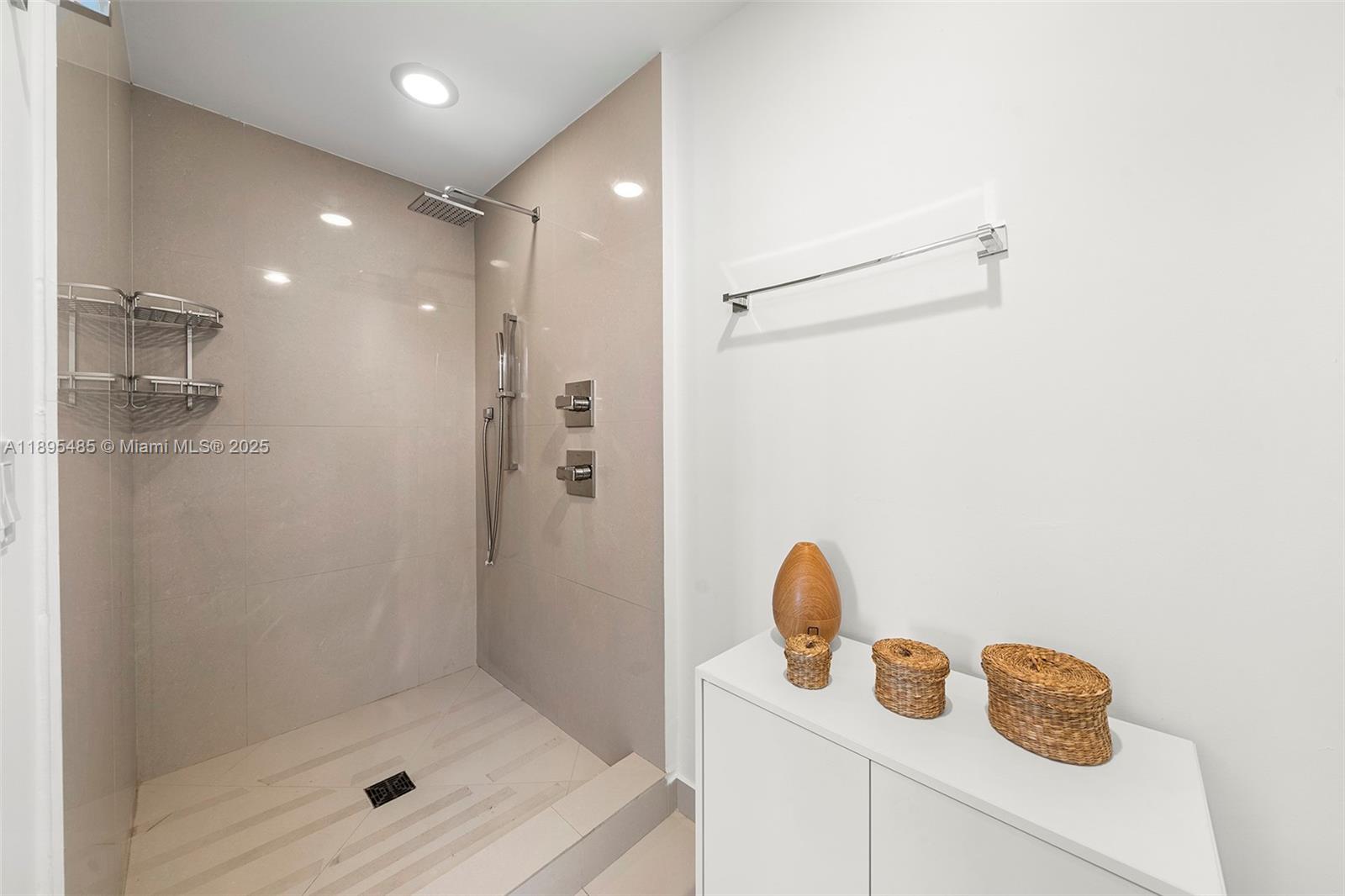 600 NE 27th St #3105, Miami FL 33137