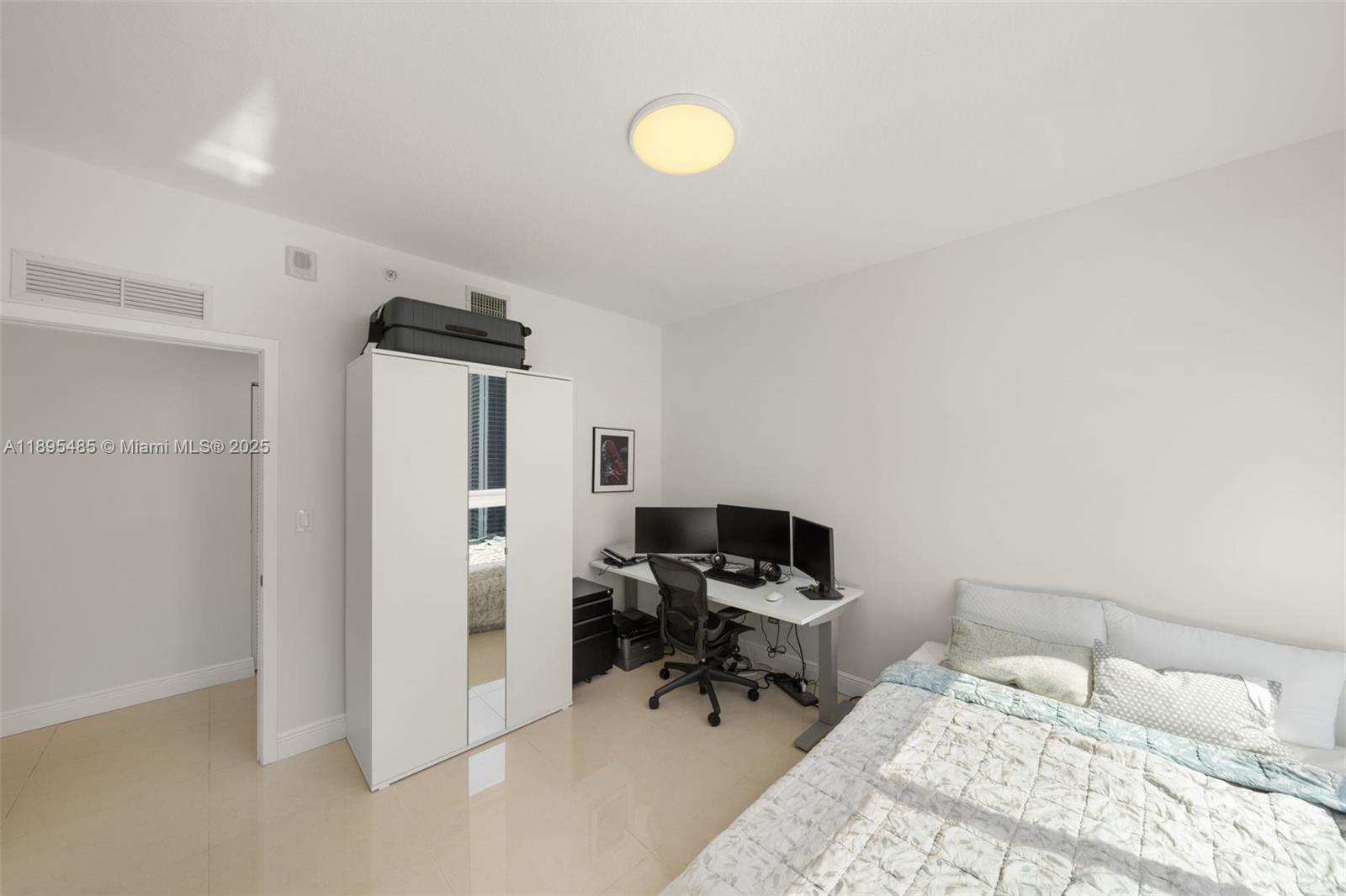 600 NE 27th St #3105, Miami FL 33137