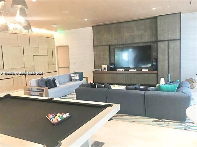 45 SW 9th St #3009, Miami FL 33130