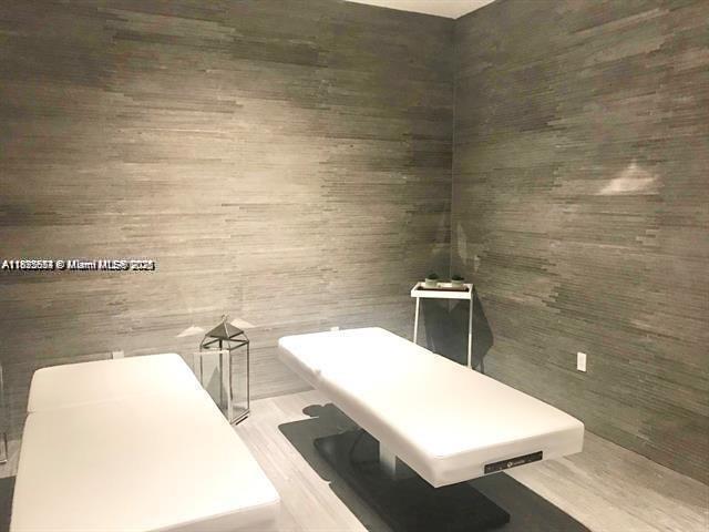 45 SW 9th St #3009, Miami FL 33130