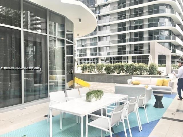 45 SW 9th St #3009, Miami FL 33130