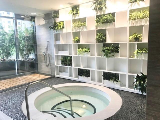 45 SW 9th St #3009, Miami FL 33130