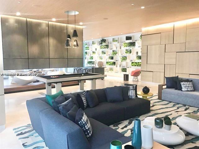 45 SW 9th St #3009, Miami FL 33130