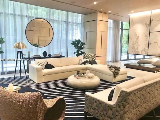 45 SW 9th St #3009, Miami FL 33130