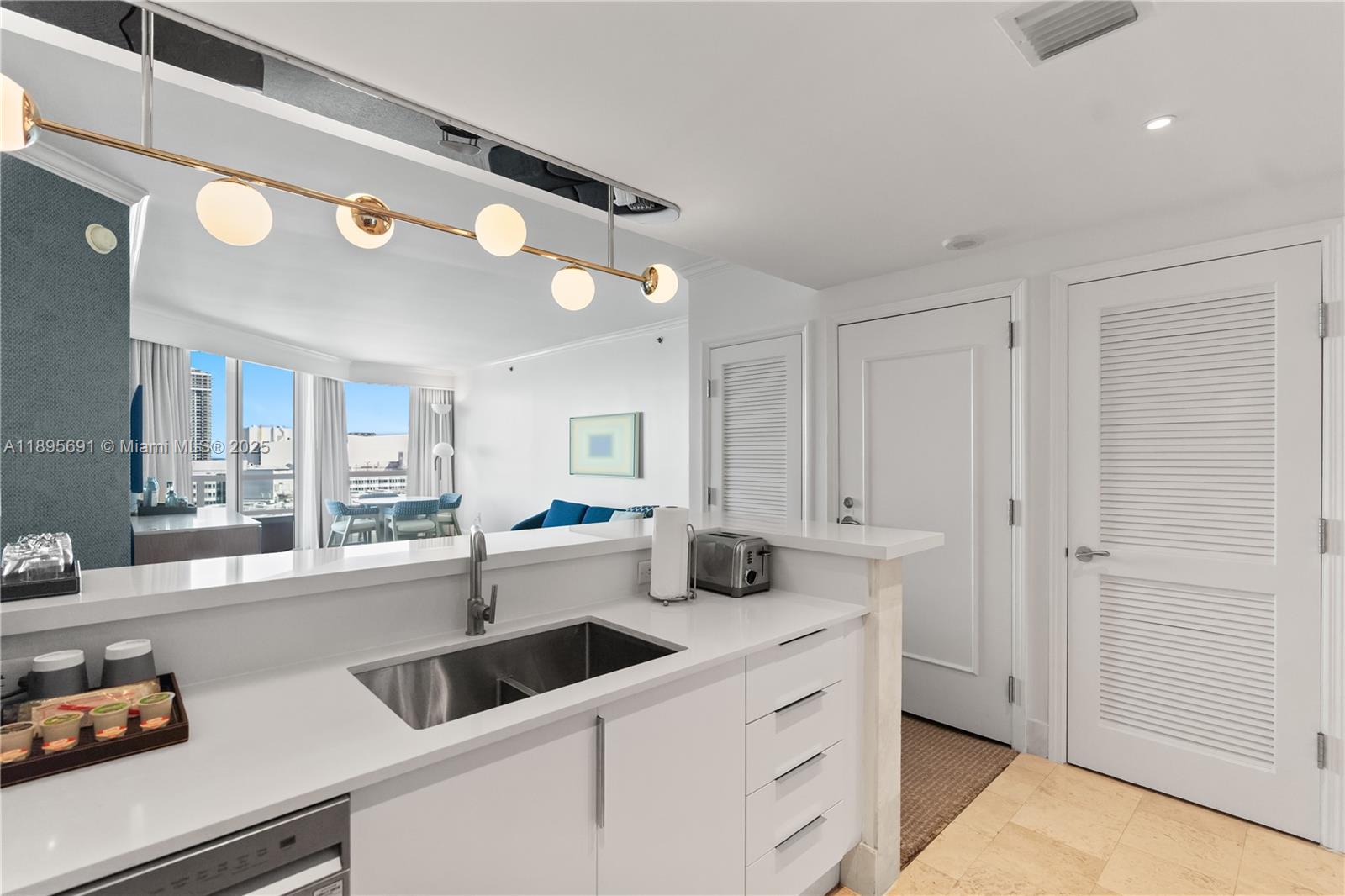 4401 Collins Ave #2011, Miami Beach FL 33140